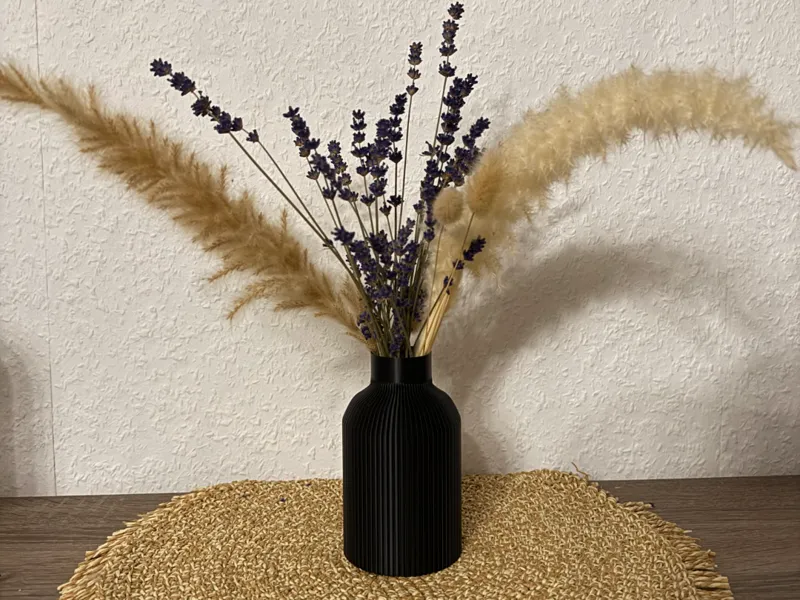 Minimal Ribbed Vase – Modern Decorative Design