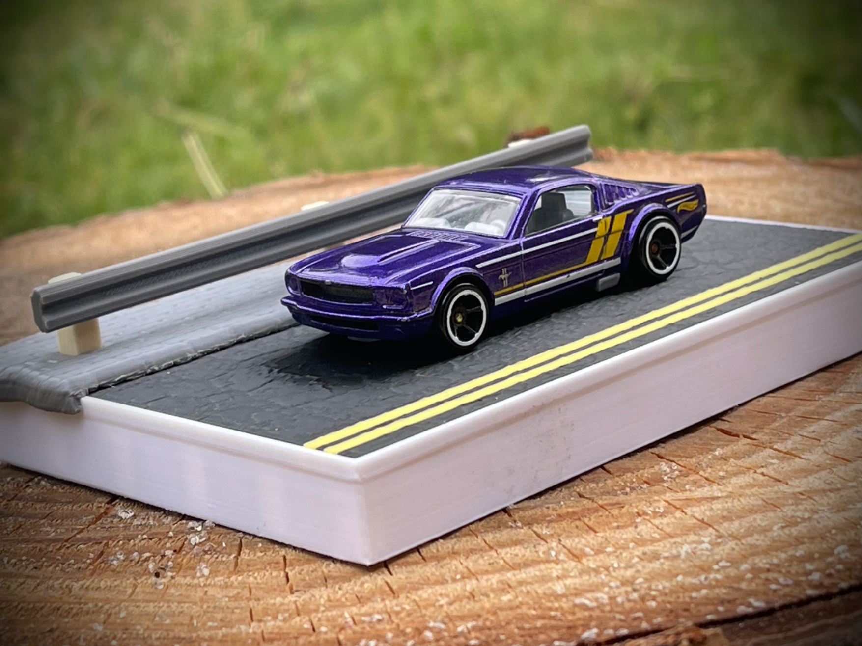 model car display road