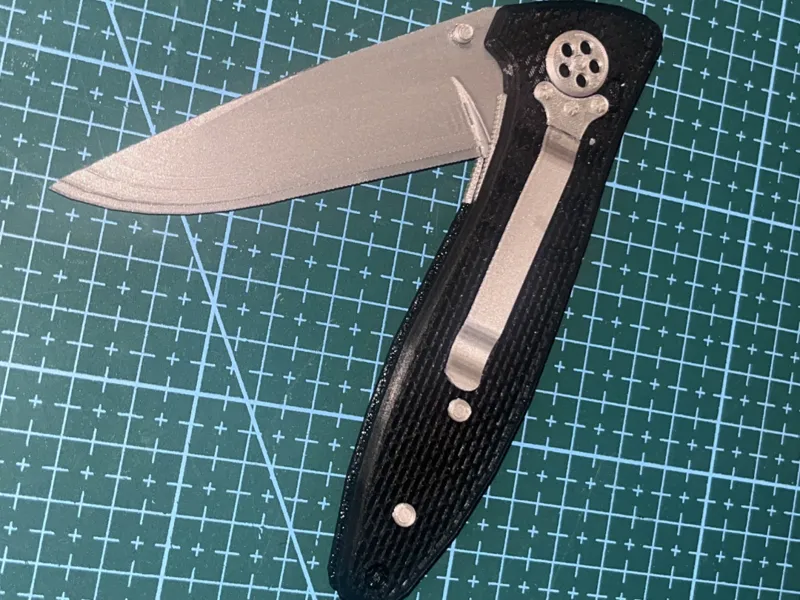 Simon's switchblade/knife