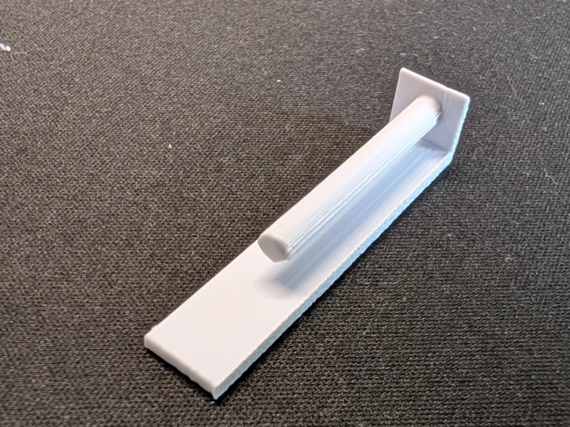 Stand for 80 mm computer fan
