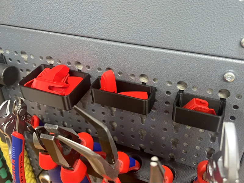 Parametric bins for Kupper pegboard, parametric