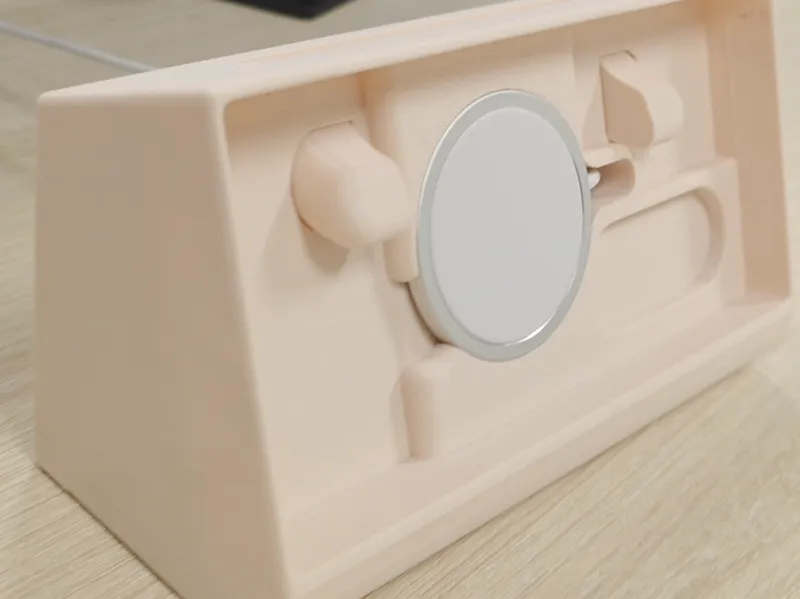 Fold7 standby mode charging dock