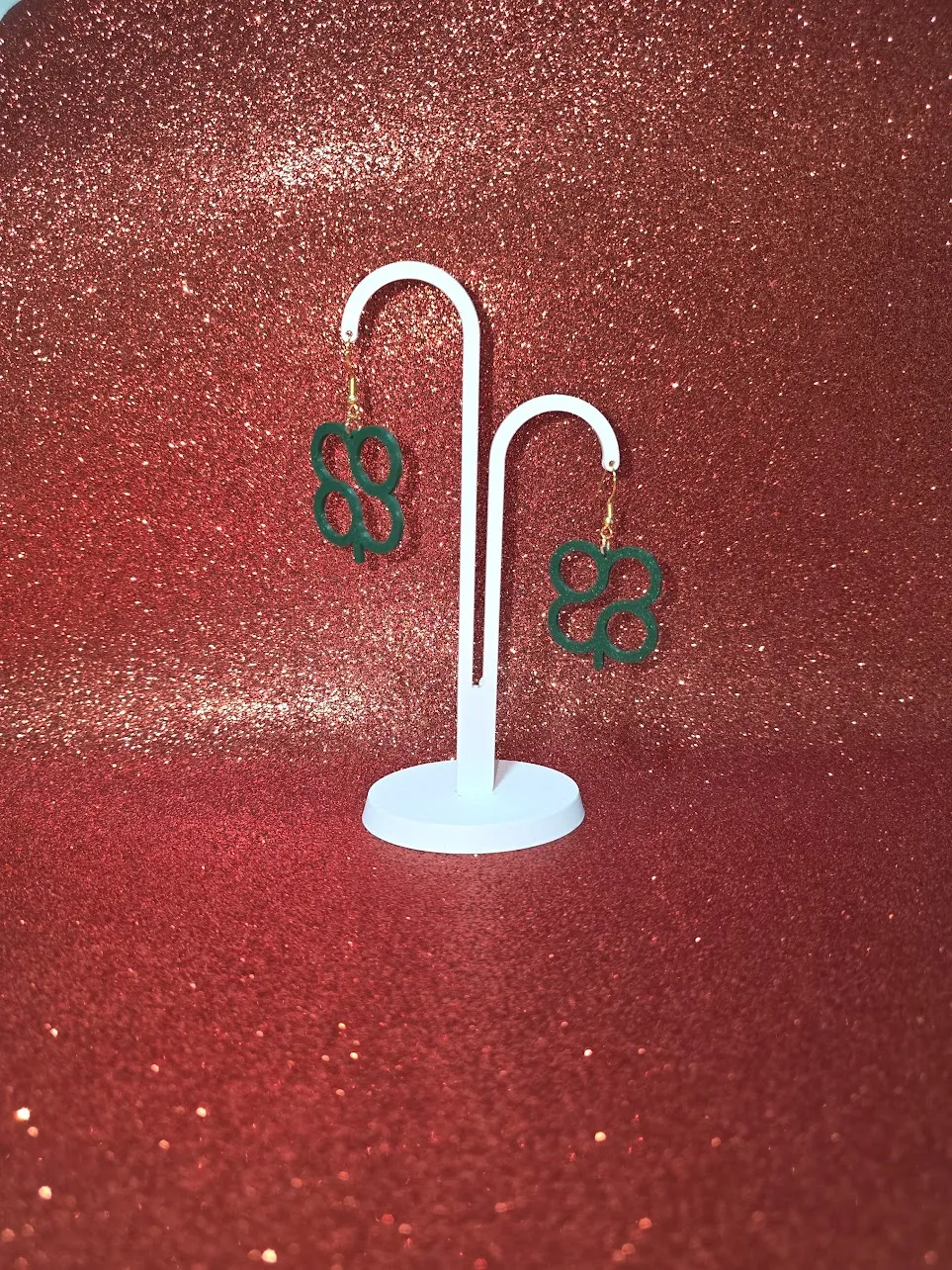 Four-leaf clover line earrings view 3