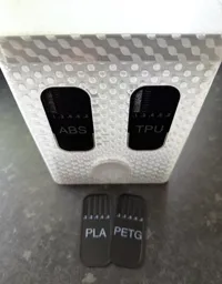 Fully compatible, 0.1mm layer 2 walls 10% infill Black/White