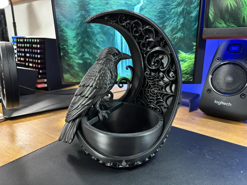Maceta decorativa: Raven Moon Gothic Planter. Referencia del modelo original.