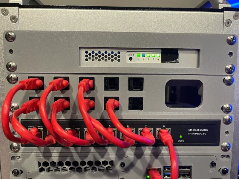 MikroTik CRS305 5 port 10Gbe switch - 10 inch rack