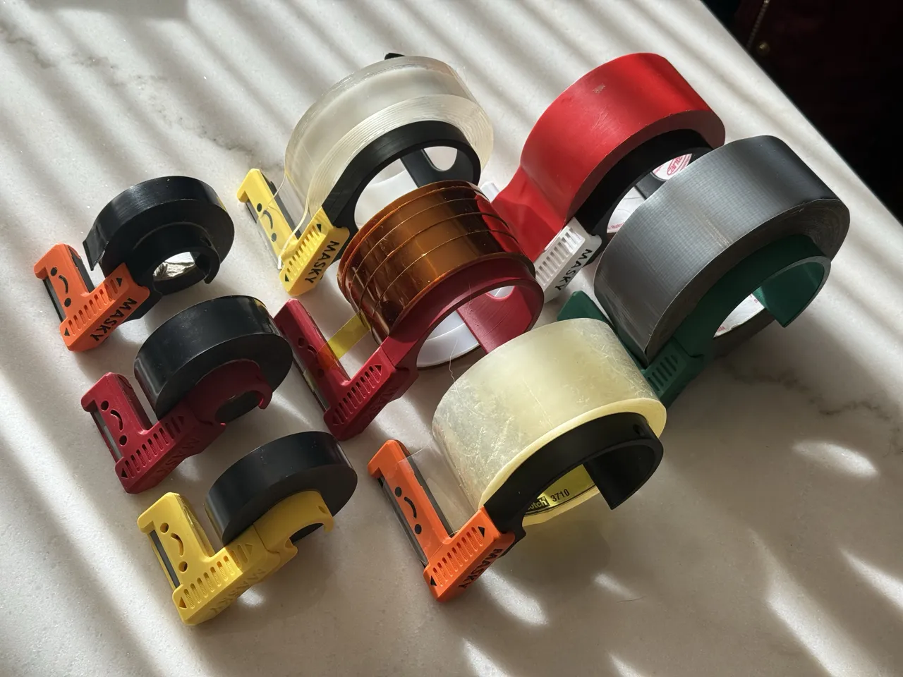 Masky Blade: Retractable blade tape cutter view 3