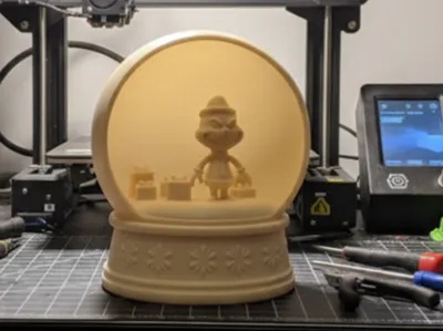 Grinch snowglobe