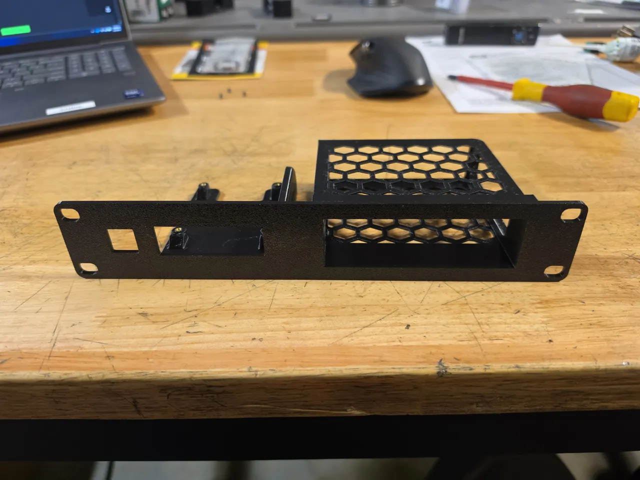 Pi 3B/4B/5B + Netgear GS305 + MX SW 10" rack mount view 4