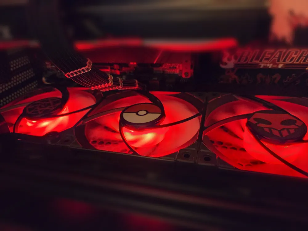 Caja o estuche: HubCaps - Customizable pc case fan intake covers. Referencia del modelo original.