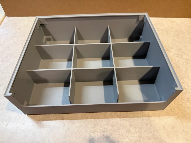 Large Bin 250x200x75mm with 9 slots label recess