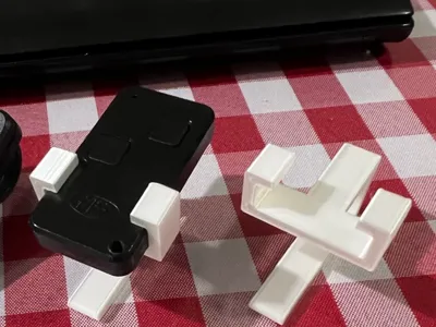 Rossi square remote car holder