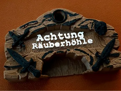 Robber's Den Sign 