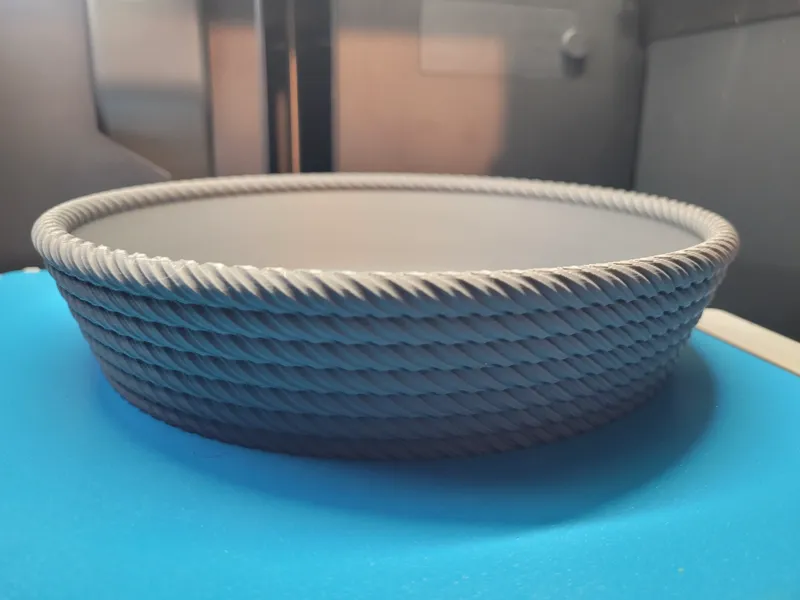 Bowl with twisted Surface