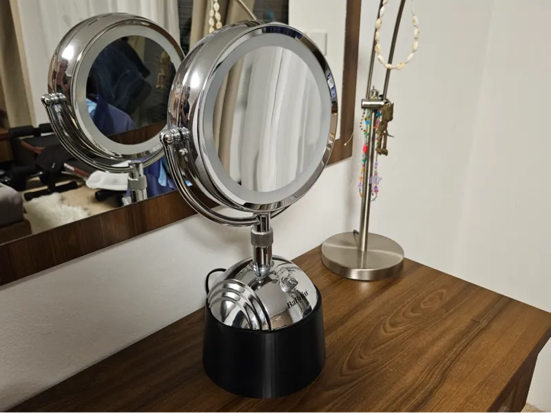 Mirror stand