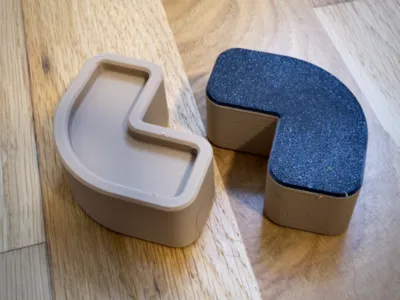 L-shaped bed foot riser (parametric/customizable)
