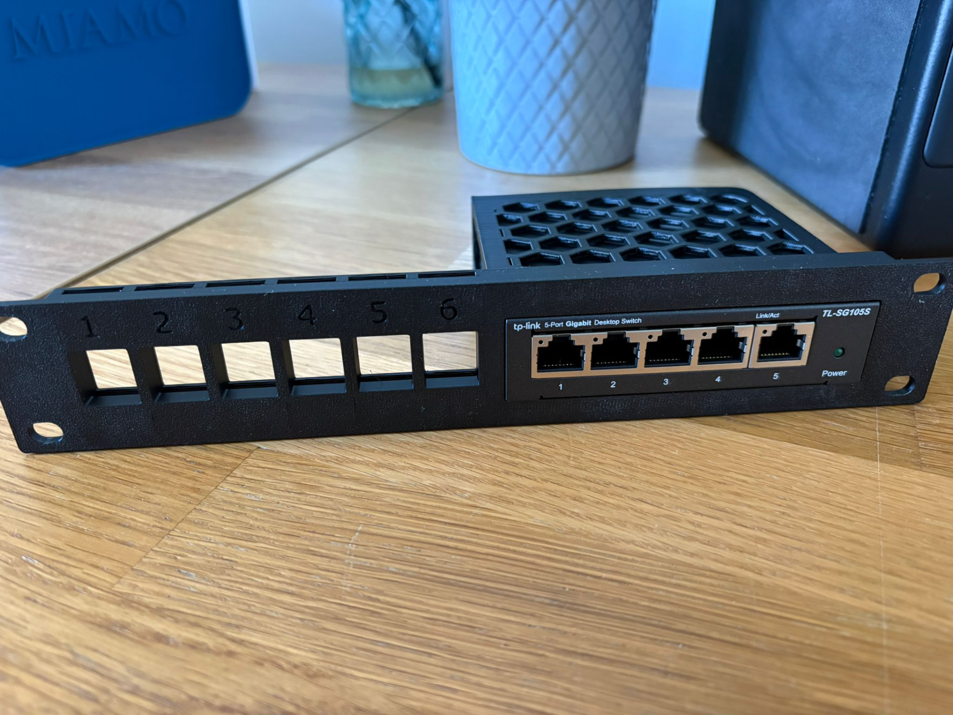 Supporto Rack 10" 1U per TP-Link SG105 +6 Keystone