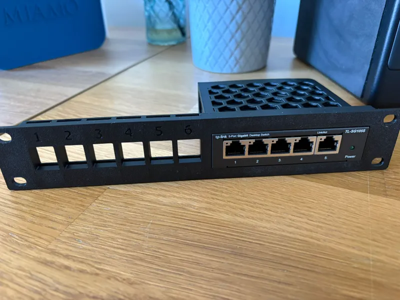 Supporto Rack 10" 1U per TP-Link SG105 +6 Keystone