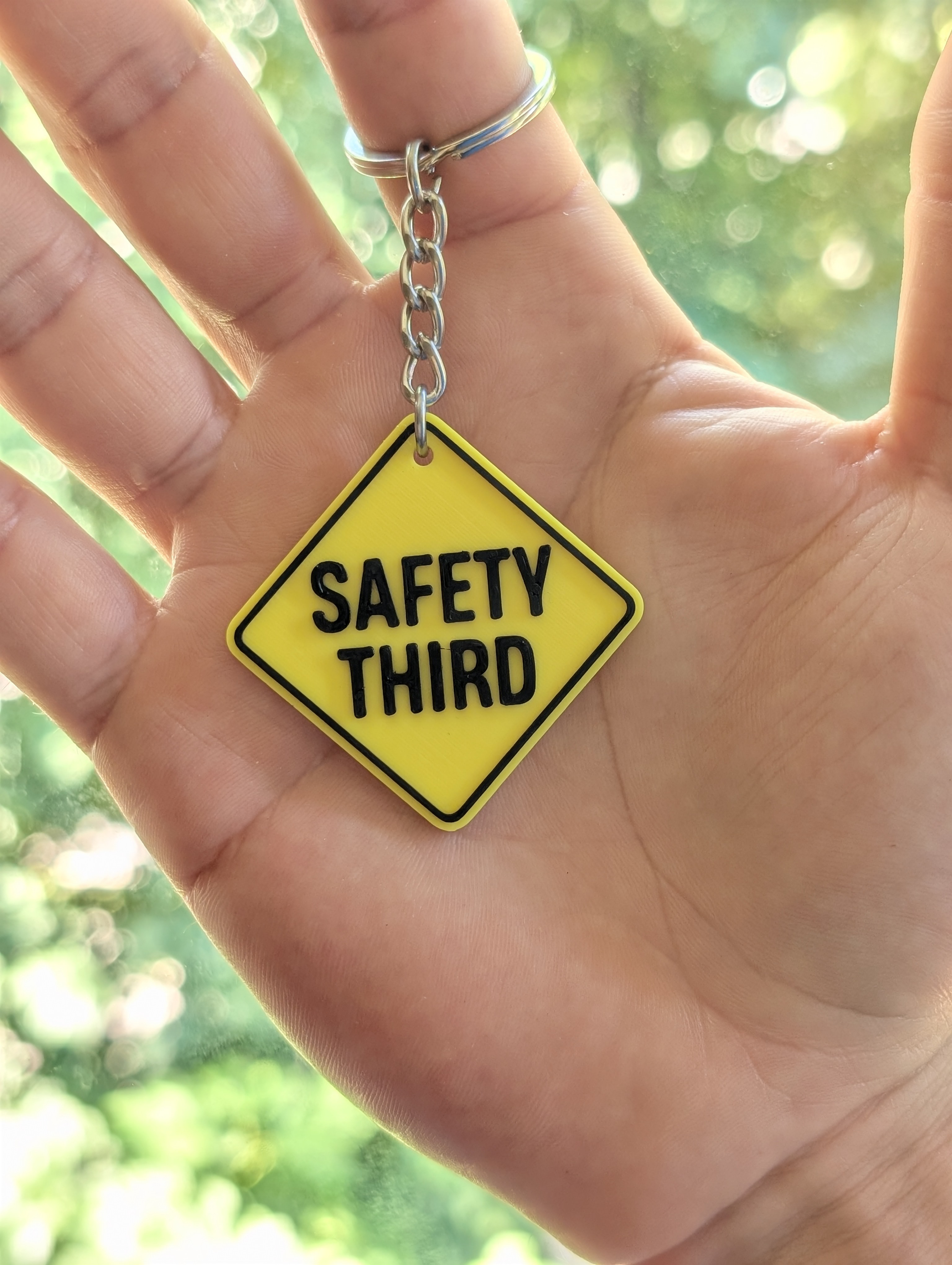 Miniatura 2 do modelo 3D Safety Third - Keychain