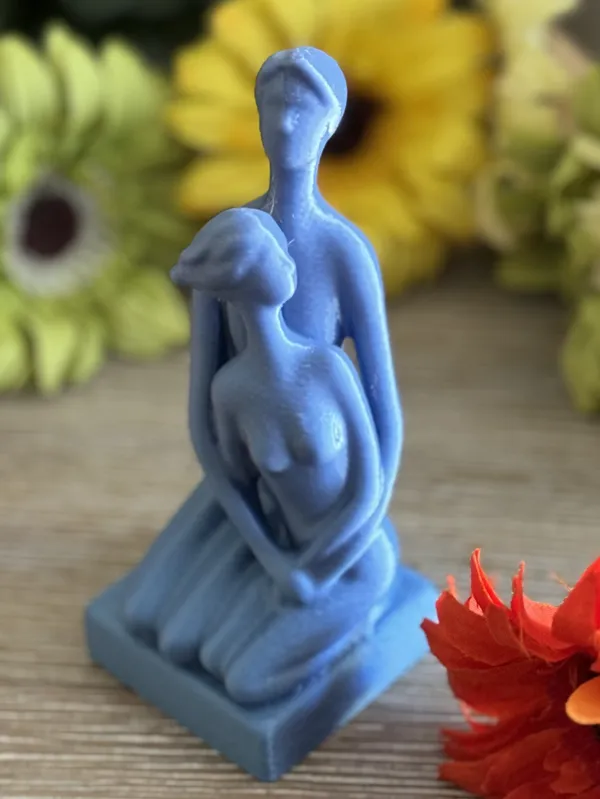 Sculpture couple enlacé