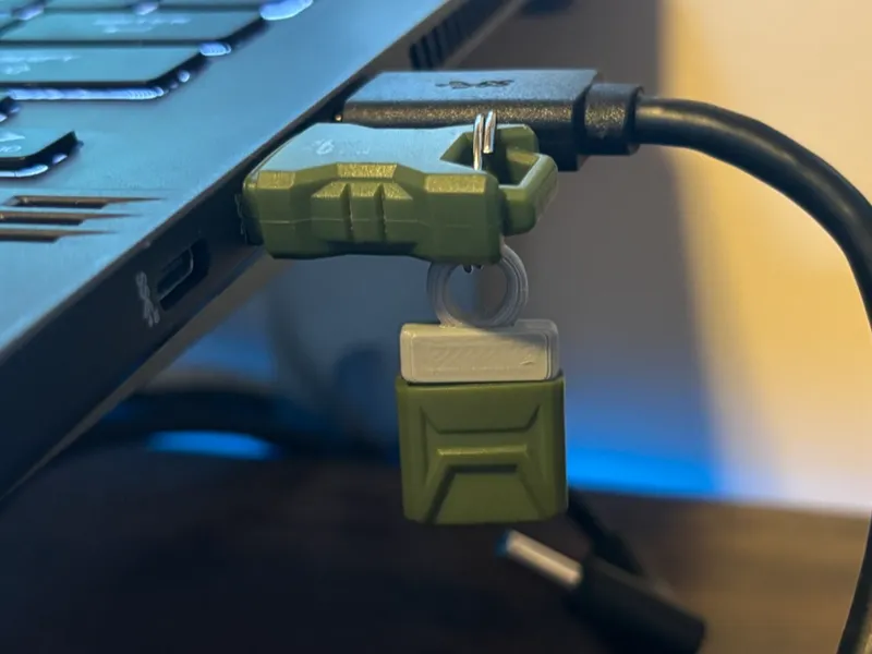 USB Cap Keeper Keychain
