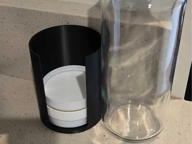 Juicing Bottle Lid Holder