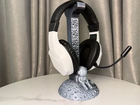 Soporte para celular: Headphone Stand – Astronaut on the Moon — referencia de MakerWorld