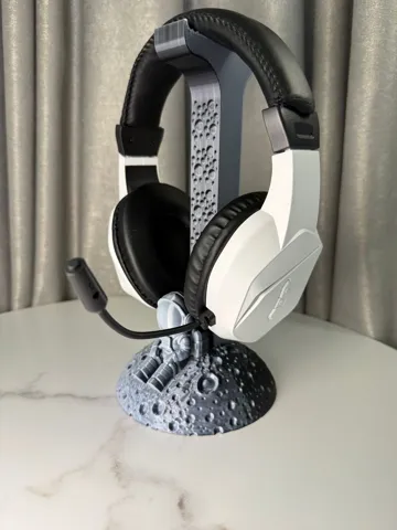 Soporte para celular: Headphone Stand – Astronaut on the Moon — vista de referencia 5