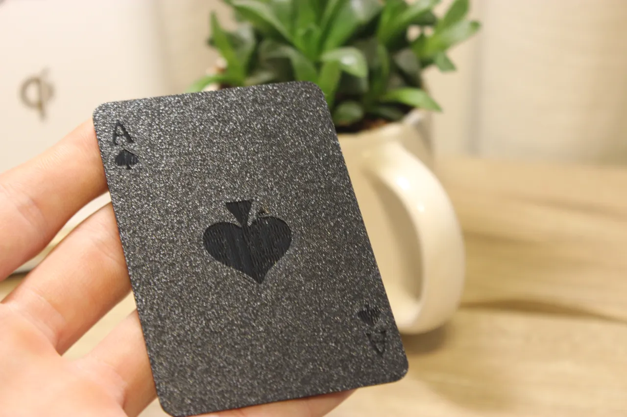 Throwing card view 4
