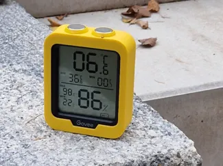 Govee H5075 hygrometer case with top magnets