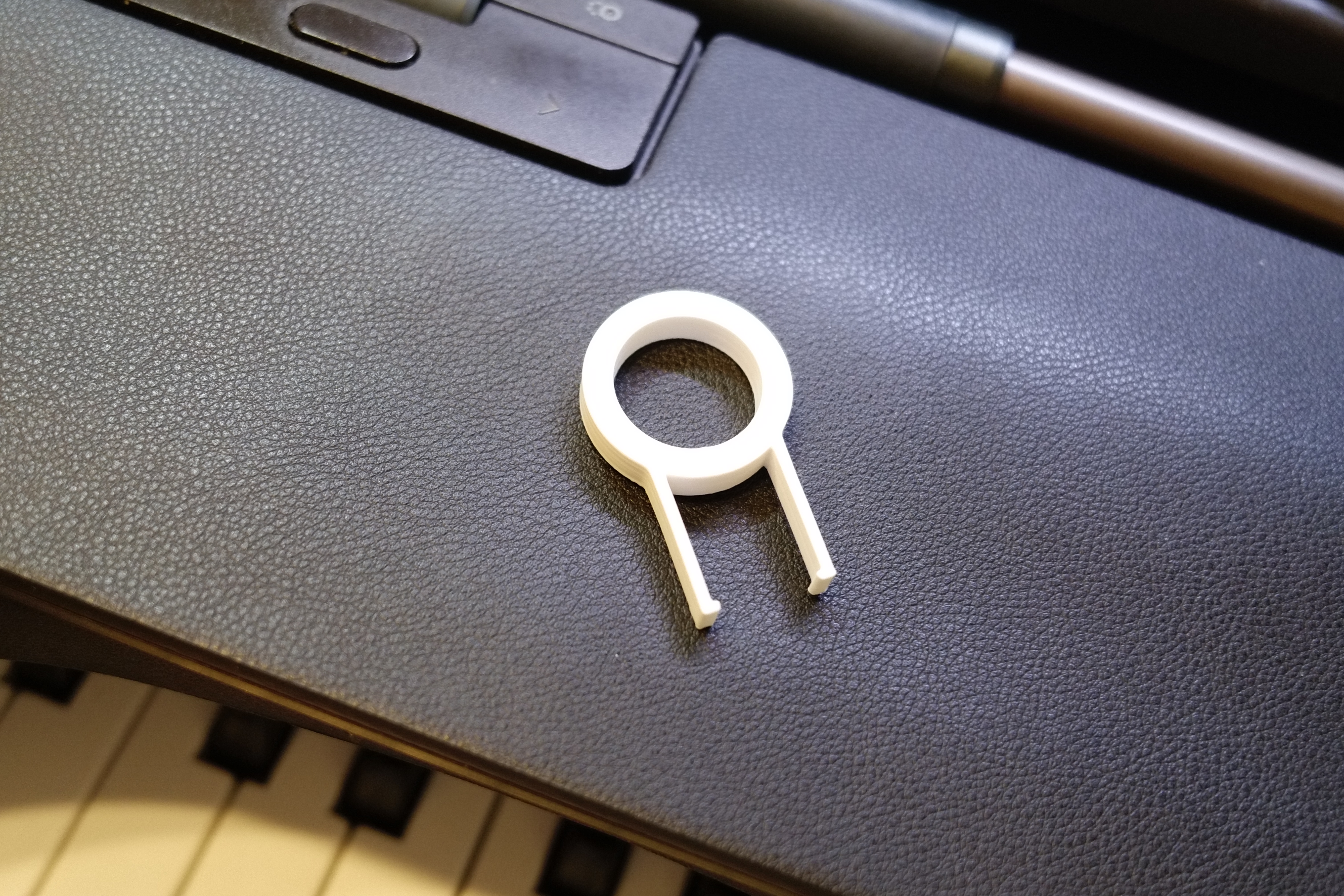 Miniatura 4 do modelo 3D Key Cap Remover / Puller