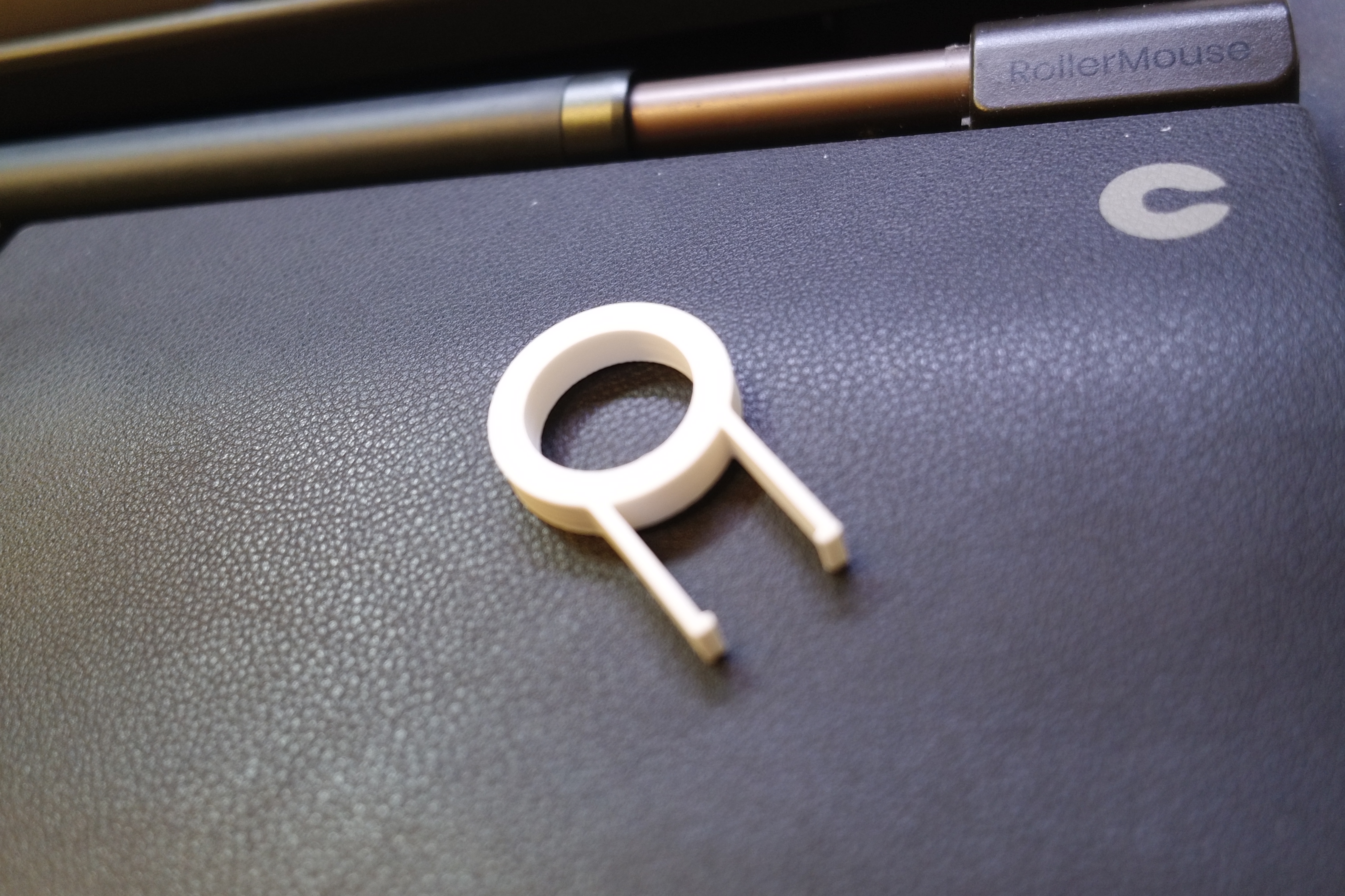 Miniatura 2 do modelo 3D Key Cap Remover / Puller