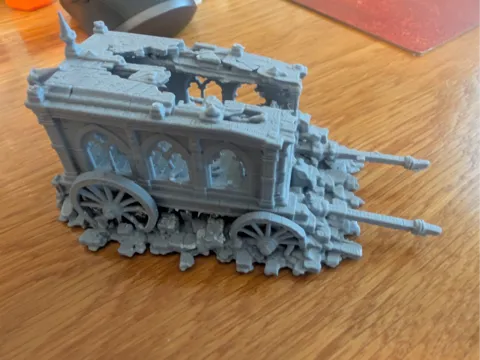 Escenografía en miniatura: wrecked carriage — referencia de MakerWorld