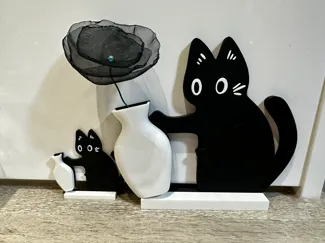 a naughty cat (falling vase)