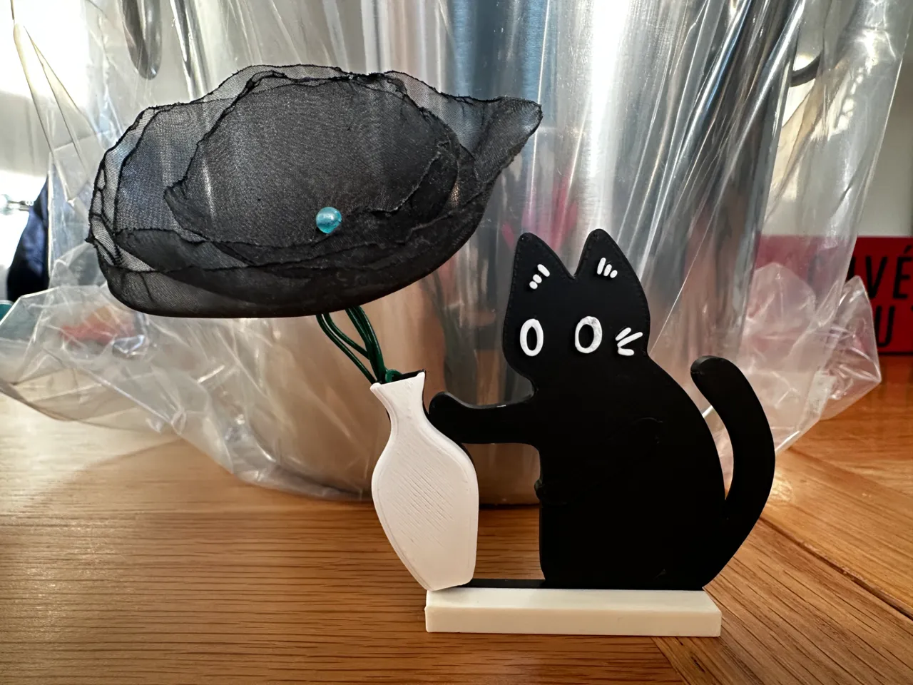 a naughty cat (falling vase) view 2