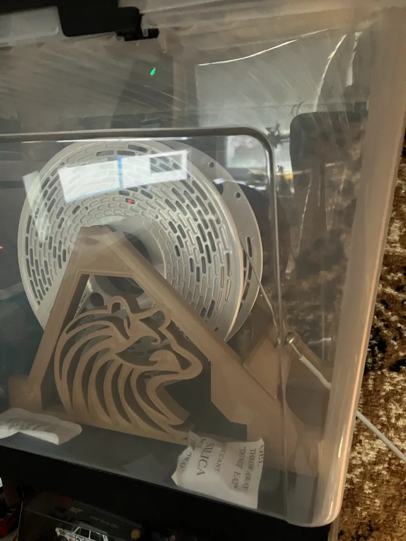 Raccoon_Filament_holder