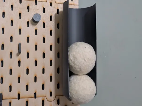 Dryer ball holder for Skadis