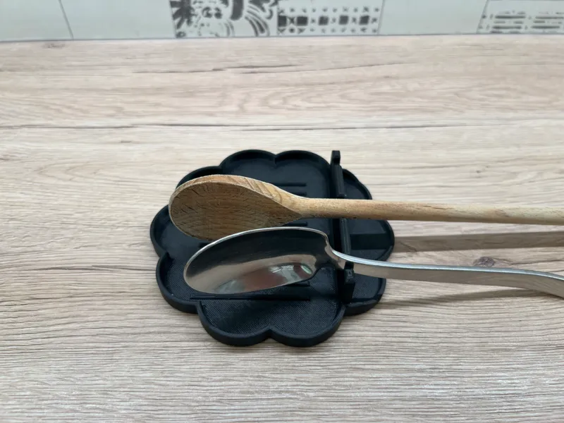 Kitchen utensil holder