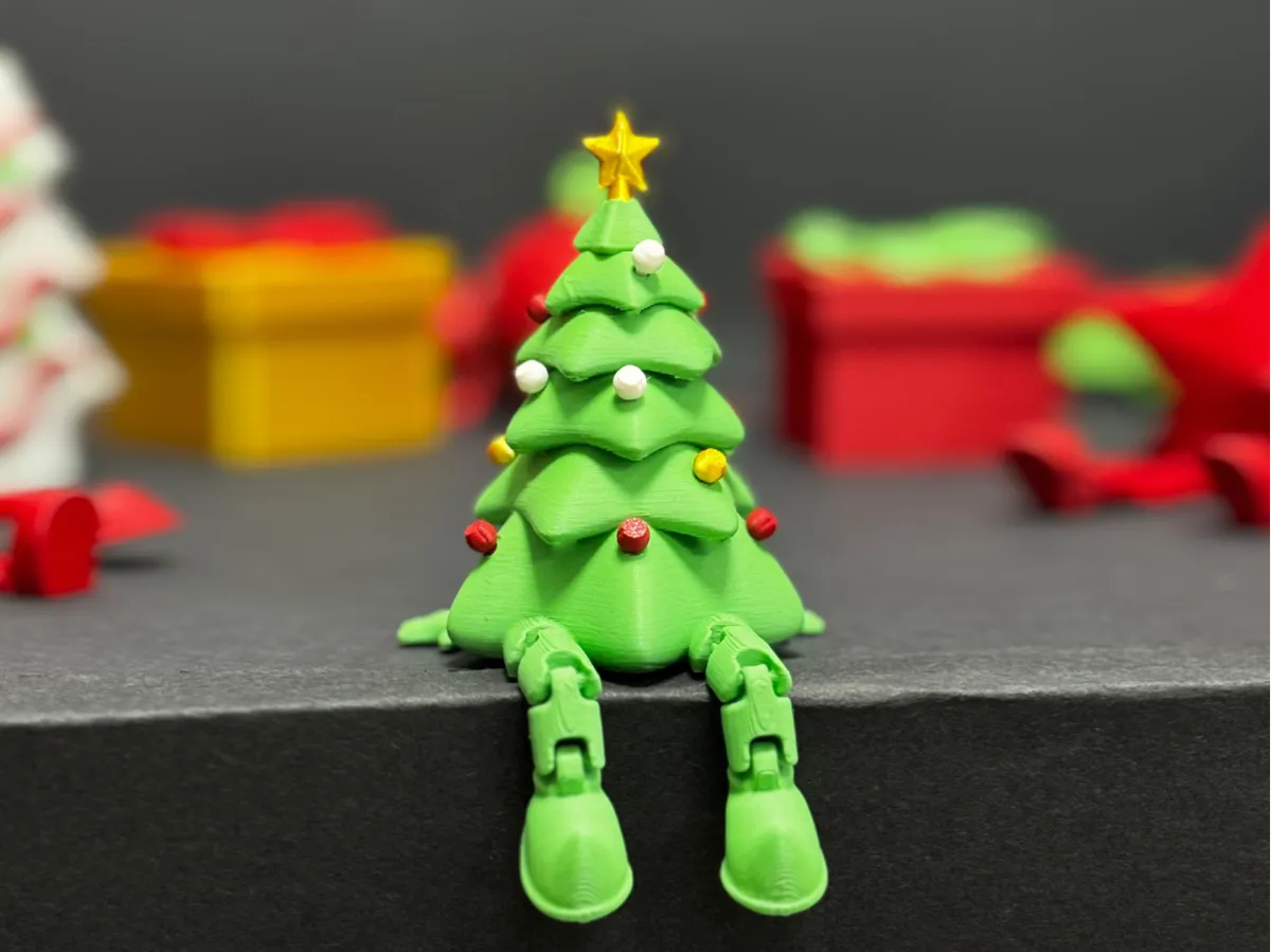 Christmas tree with ornament, hands, flexible legs by Ireality MakerWorld: Download Free 3D Models - 3D model önizlemesi