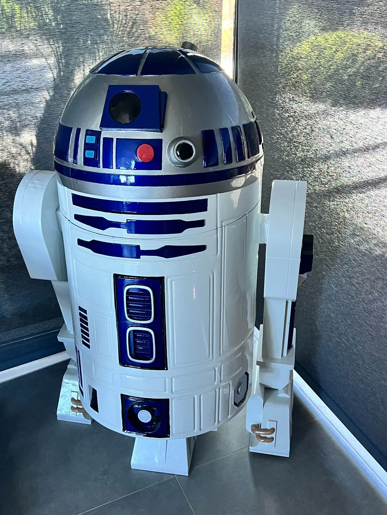 Life-Size STAR WARS R2D2 3D Model view 2