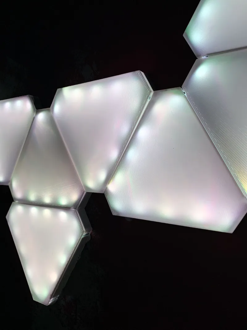 Basic Leaf LED Wall Light