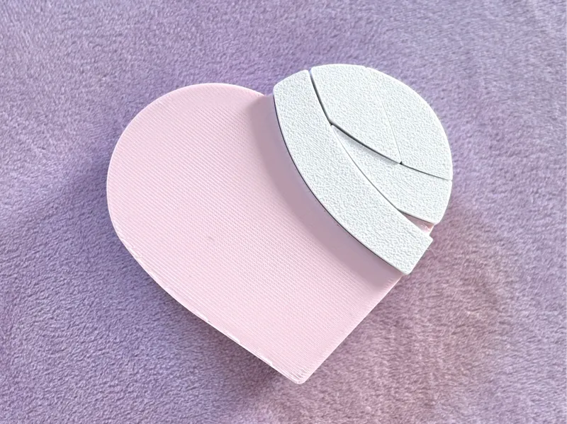 heart giftbox_補修されたハートの小物入れ