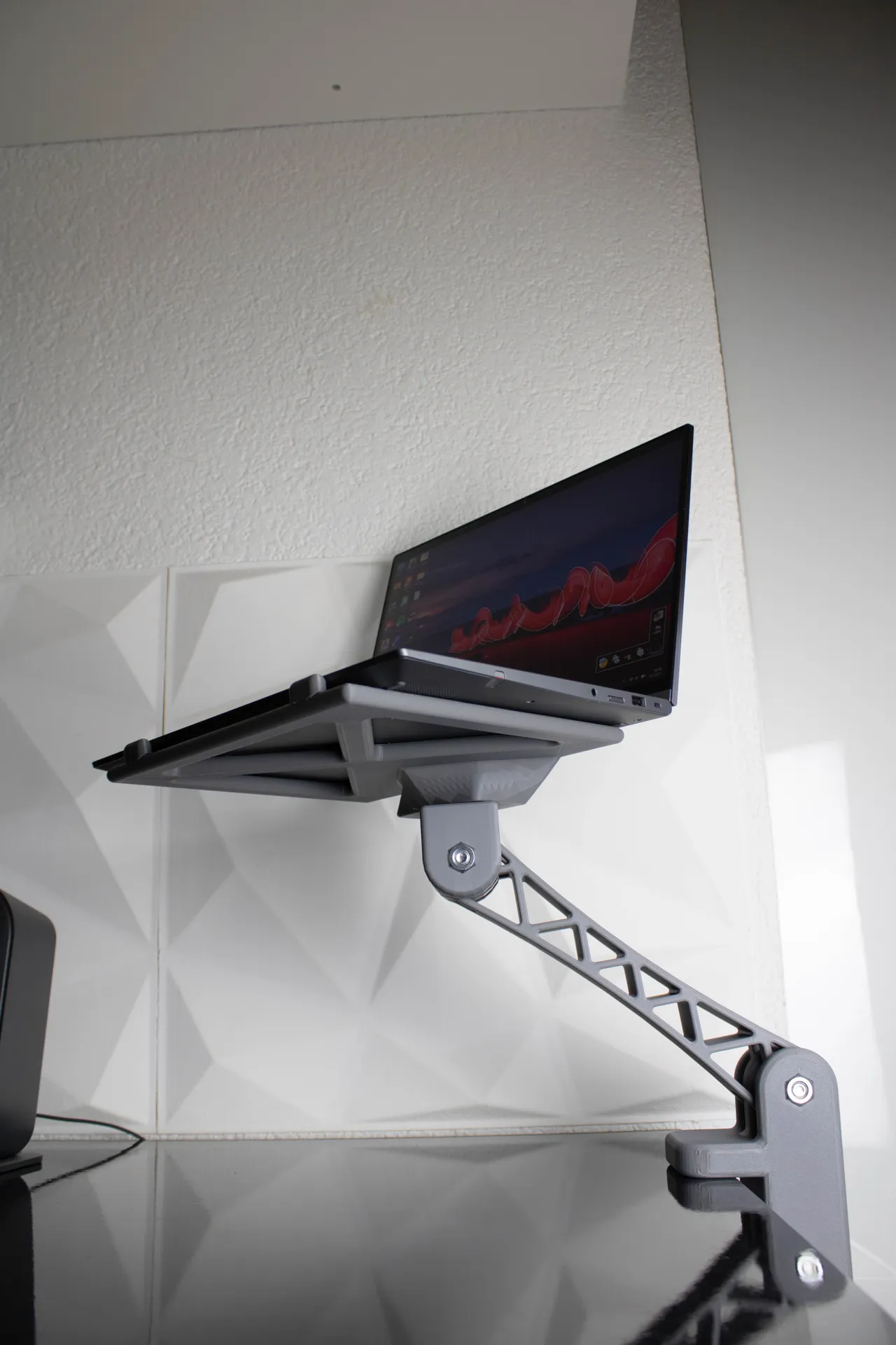 Laptop stand V2 view 3