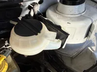 Halter für Kühlmittelbehälter V1