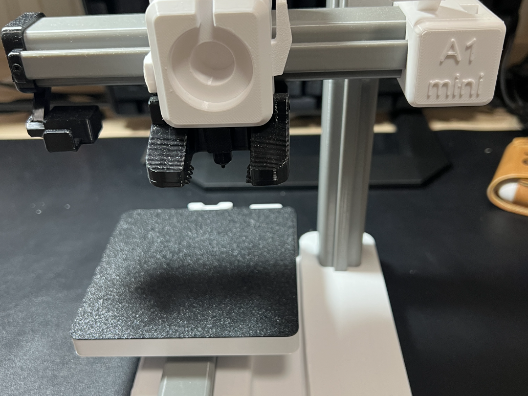 Miniatura 1 do modelo 3D A1mini苹果手机手表无线充电座