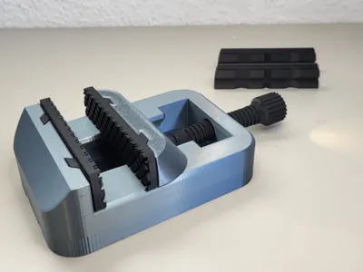 Desk Vise – Strong 3D Printable Clamping Tool