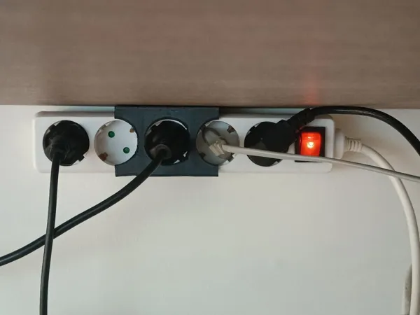 Support multiprise sous table