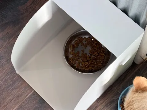 Pet Dinner Divider for Feeding Cats or Dogs