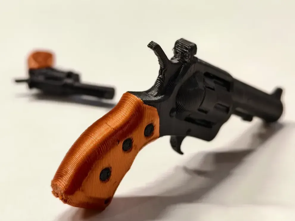 Multicolor Revolver Revólver Smith & Wesson - multicolor - Modelo de impresión 3D gratuito ...