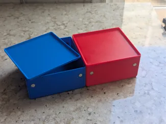 Stackable Magnetic Connecting Box with Flush Lid